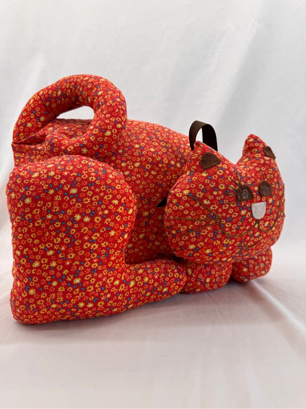 Vintage Handmade Fabric Cat Doorstop Shelf-Sitter Orange Ditzy Floral Whimsical